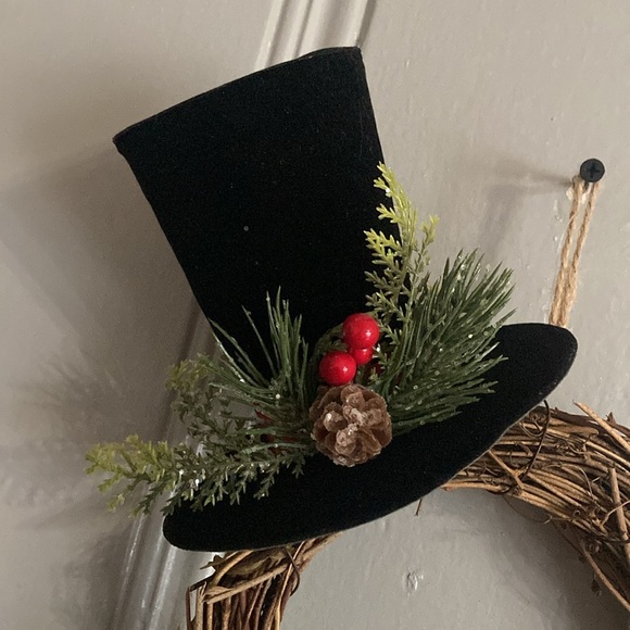 NWT- Beautiful Snowman Wreath Decoration w/ 🎩 Red Velvet Bow & Jingle Bells - Picture 4 of 17